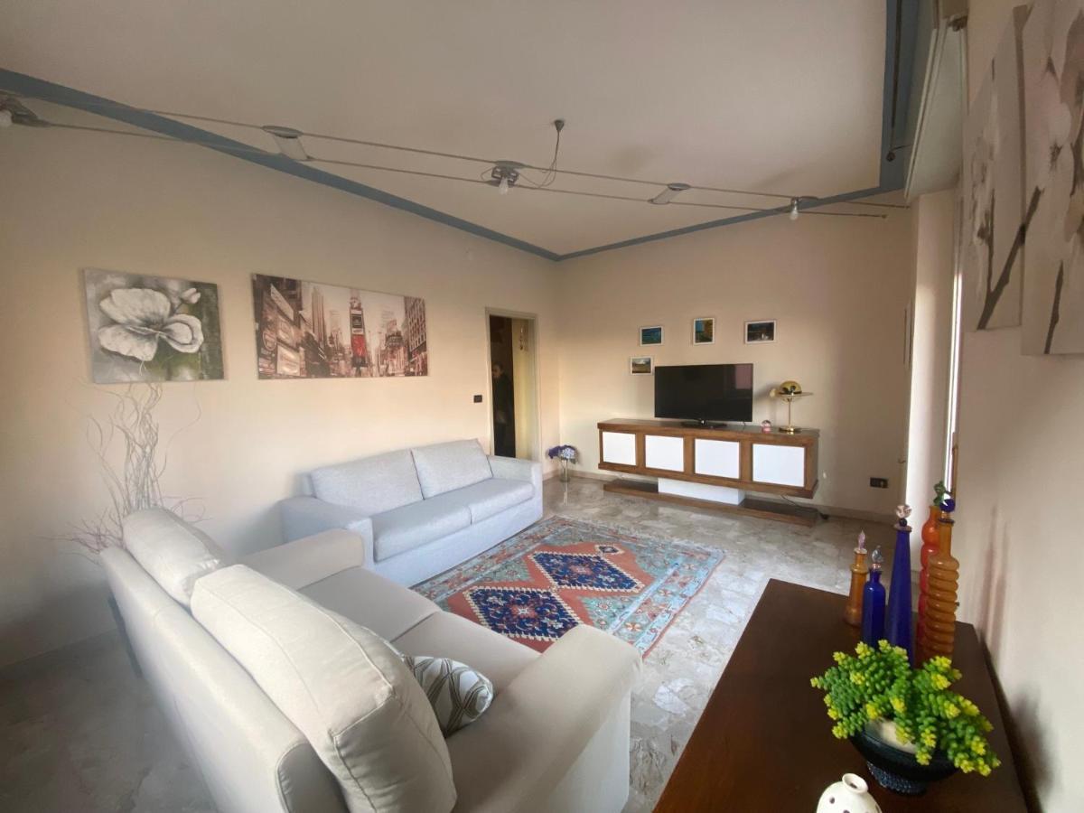 La Casa Di Marta Apartment Valeggio sul Mincio Luaran gambar